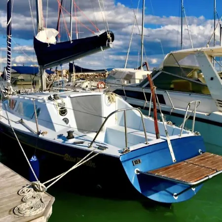 Barca A Vela Blue Marlin 船上ホテル ロジニャーノ・ソルヴァイ