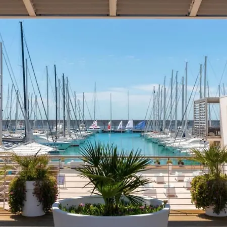 Barca A Vela Blue Marlin 船上ホテル ロジニャーノ・ソルヴァイ